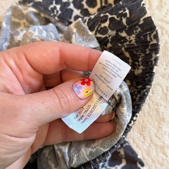 Marine Layer Allison trouser in light cheetah - Picture 8 of 10